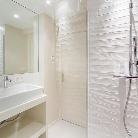 Kindvriendelijk App Met Frontaal Zeezicht &garage