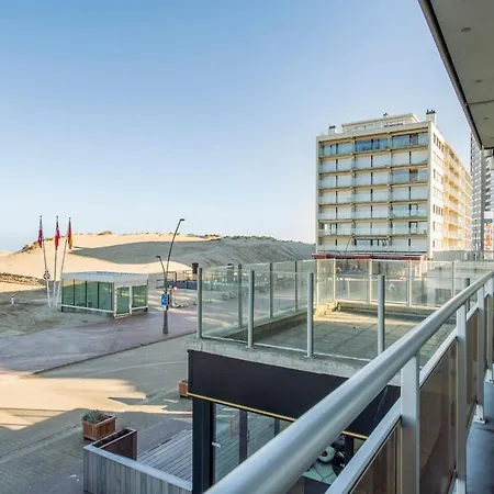 Kindvriendelijk App Met Frontaal Zeezicht &garage Appartement Koksijde